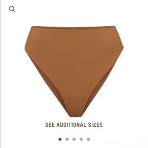 SKIMS SWIM / Almond mid rise bikini bottom / brand new